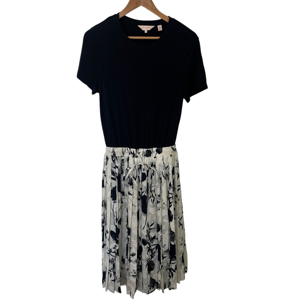 Ted Baker Black and White Floral Short Sleeve Pleated Skirt Dress Size 2 (US 6)
